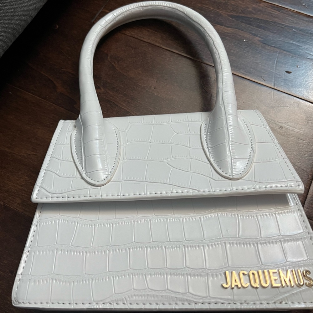 JACQUEMUS Off-White Le Chouchou 'Le Chiquito Moyen' Bag